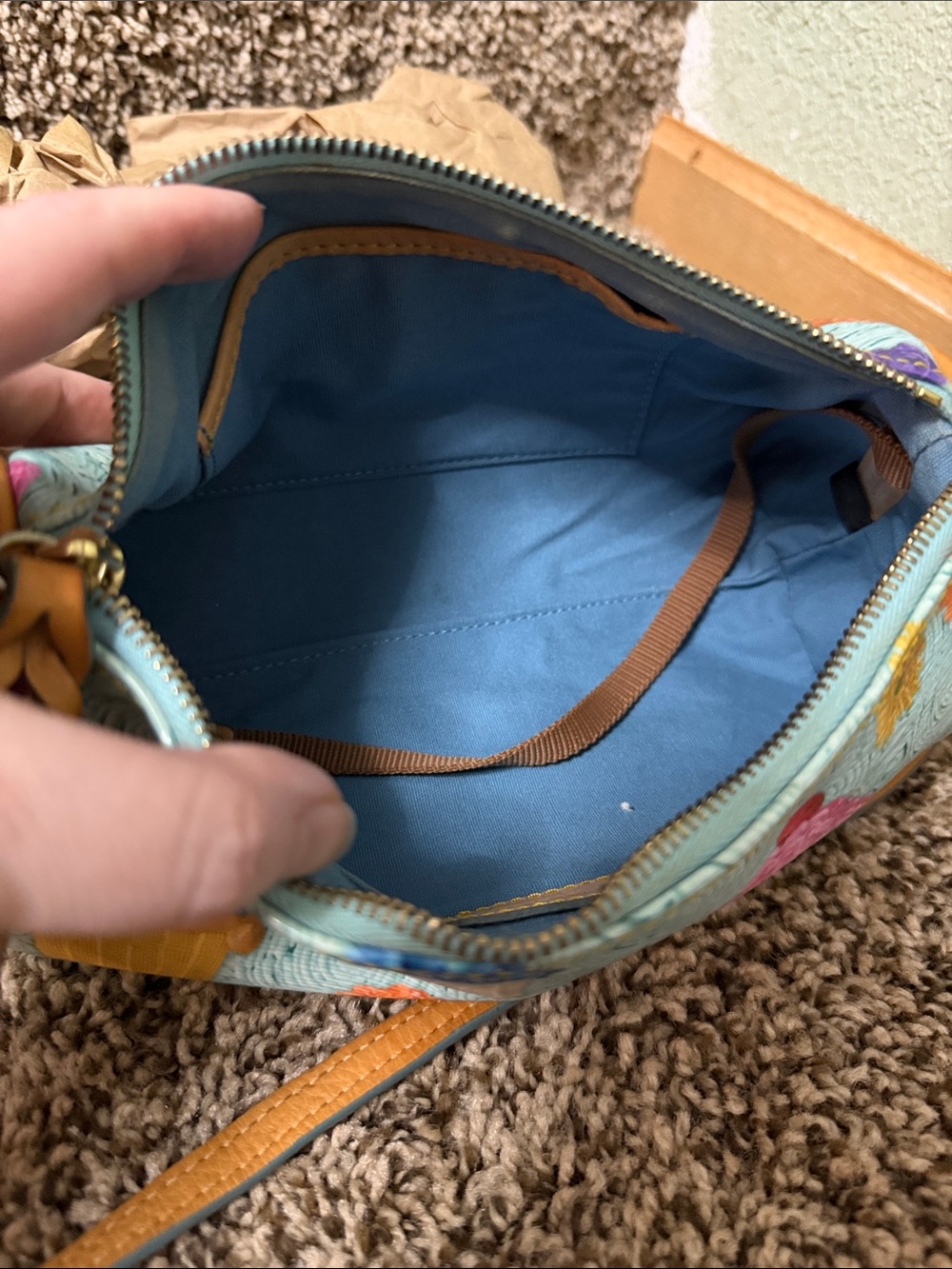 🦆 Dooney & Bourke - Cupcake Barrel Bag - light blue - Picture 6 of 14
